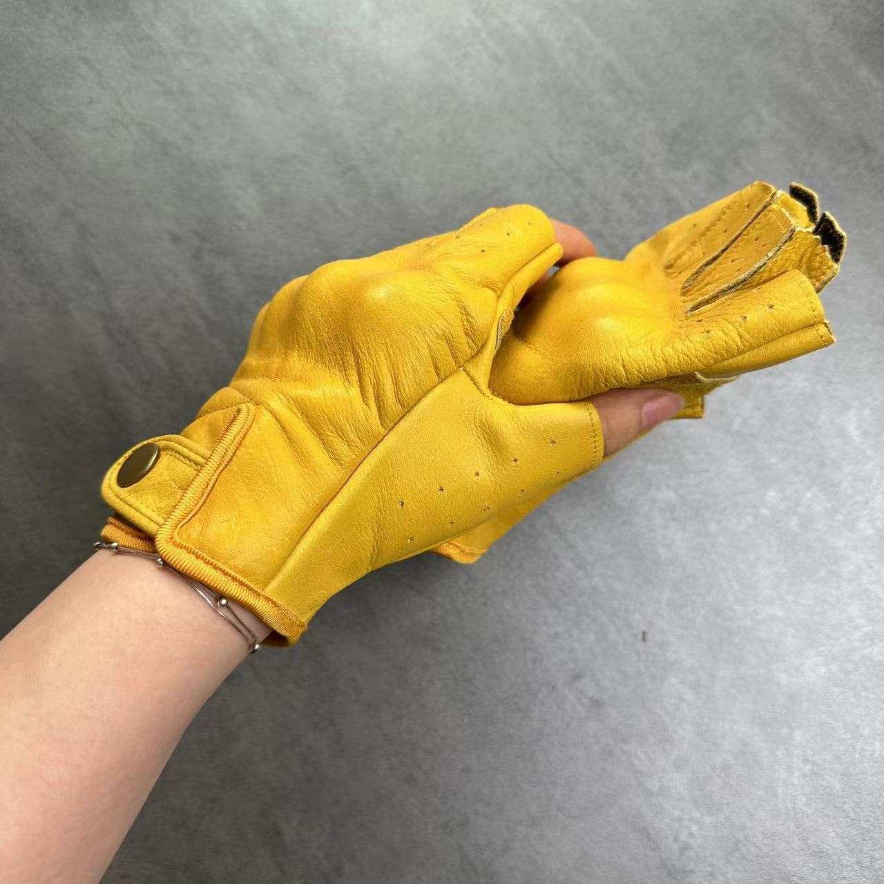 レトロオートバイグローブ男性と女性用サイクリング機関車保護具 - Motorcycle Gear Gloves のレビューと価格